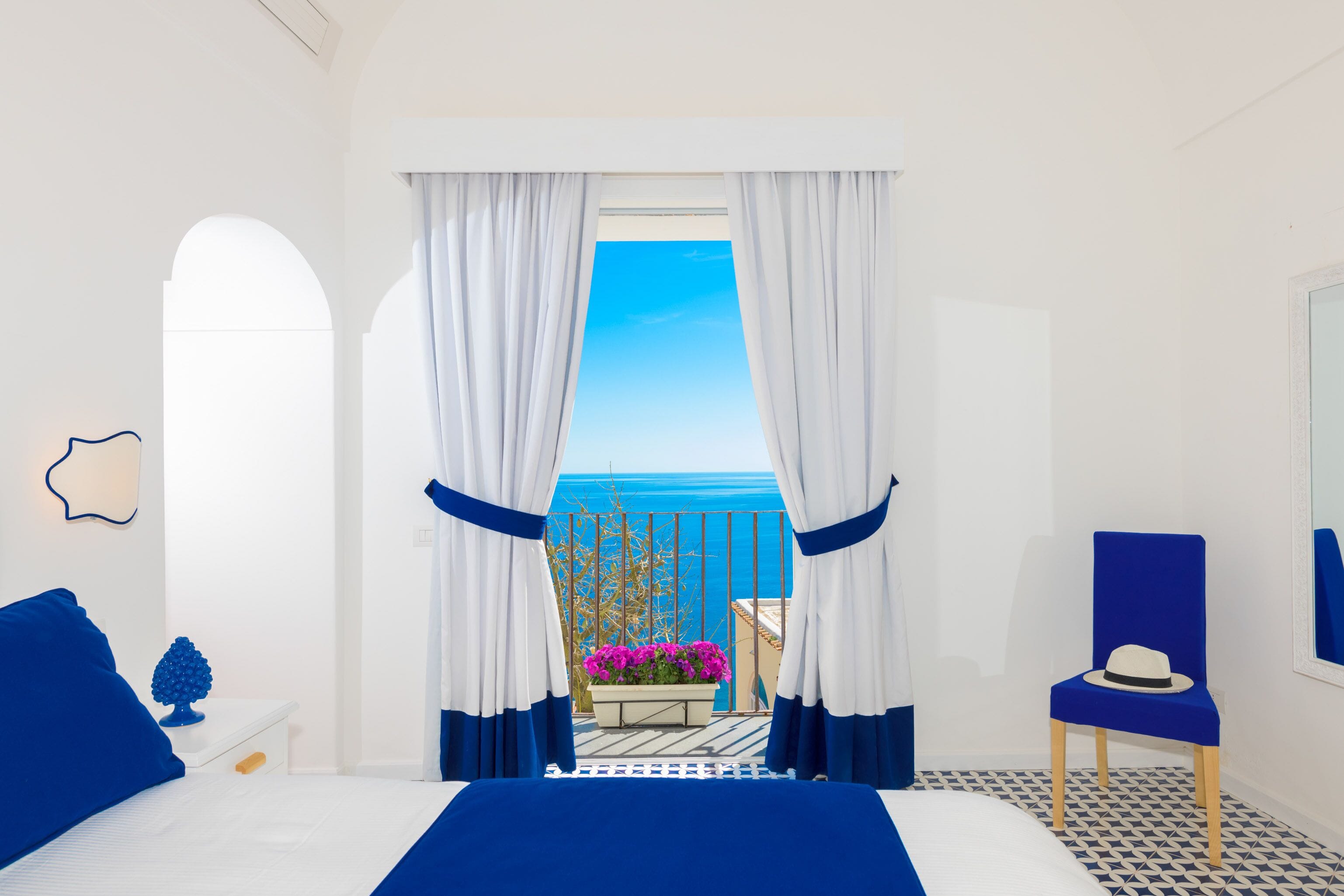 Suite Deluks | 1 kamar tidur, seprai premium, selimut bulu angsa, dan minibar