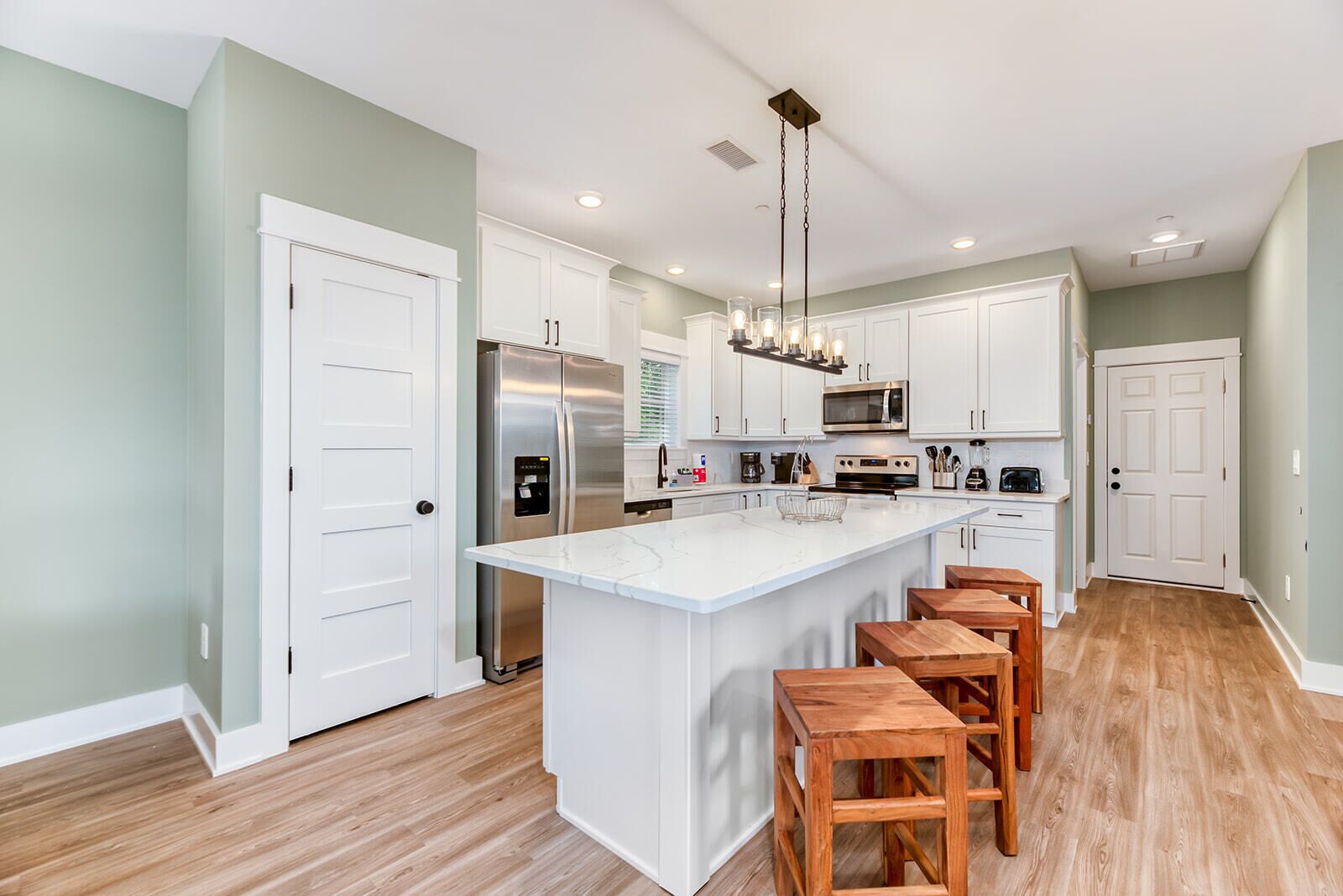 Refrigerador, microondas, horno, placa de cocina