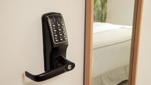 Uklassifisert bilde, 4 av 6, knapp