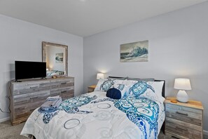 4 quartos, escrivaninha, ferros/tábuas de passar roupa, berço de viagem