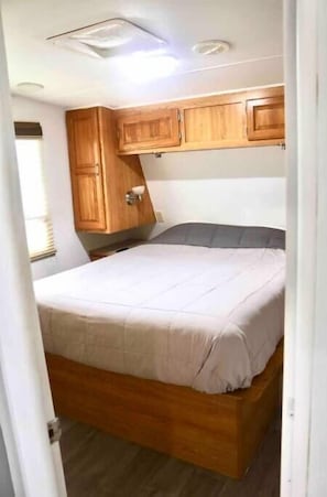 2 camere, una scrivania, Wi-Fi gratuito, lenzuola