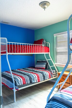 3 bedrooms, iron/ironing board, free WiFi, bed sheets