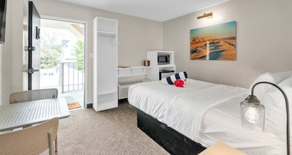 Cape Suites Room 4 - Free Parking!