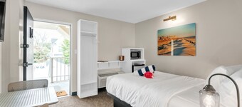 Cape Suites Room 4 - Free Parking!