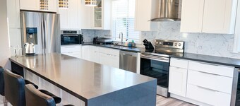 Peaceful 3bed3bath 2300sqft Home Centrally Located in Heart of Silicon Valley