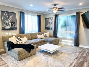 Smart TV, fireplace - Peaceful 3bed3bath 2300sqft Home Centrally Located in Heart of Silicon Valley (Santa Clara)