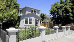 Exterior - Peaceful 3bed3bath 2300sqft Home Centrally Located in Heart of Silicon Valley (Santa Clara)