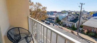 Cape Suites Room 7 - Free Parking!