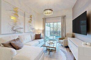 TV - Stylish dog-friendly townhouse with private pool, lanai, AC, & W/D (Davenport)