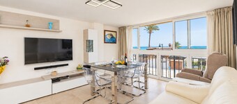 Cubo's Estepona Oceanview Apartment & Free Parking / beachfront / free wifi / parking included