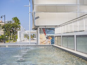 Pool - Cubo's Estepona Oceanview Apartment & Free Parking / beachfront / free wifi / parking included (Estepona)