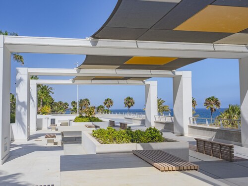 Cubo's Estepona Oceanview Apartment & Free Parking / beachfront / free wifi / parking included