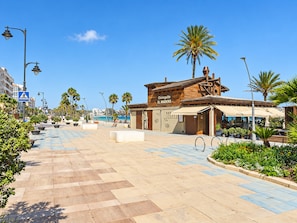 Exterior - Cubo's Estepona Oceanview Apartment & Free Parking / beachfront / free wifi / parking included (Estepona)
