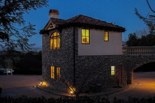 Lovely cottage / gorgeous views / minutes from Six Flags