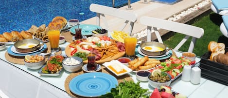 Desayuno de cocina local incluido todos los días