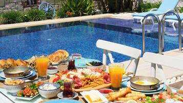 Free daily local cuisine breakfast