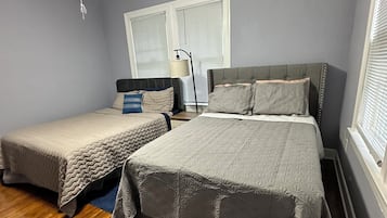 2 chambres, bureau, fer et planche à repasser, accès au Wi-Fi (inclus)