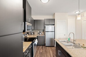 Room - Dallas Spacious 2BD 2BA Downtown Apartment (Dallas)