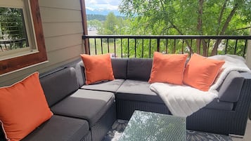 TV connectée, cheminée, lecteur de DVD