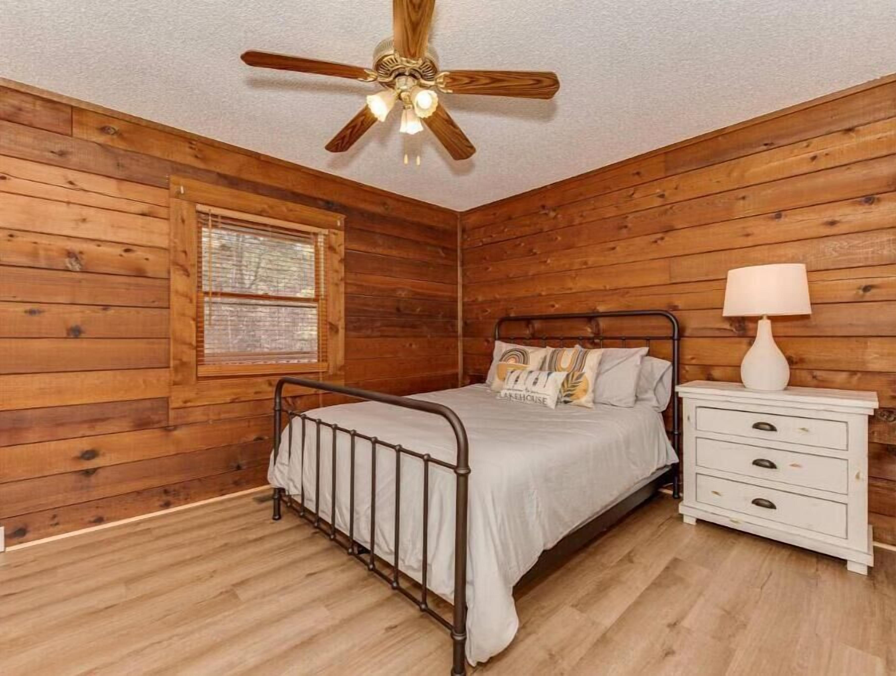 3 多间卧室、客房内保险  箱、旅行婴儿床、免费 WiFi