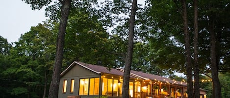 المنشأة من الخارج