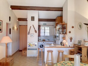Fridge, microwave, oven, coffee/tea maker - APPARTEMENT ARIELLE (Le Plan-de-la-Tour)