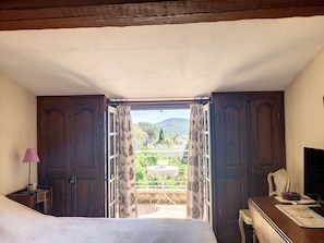 3 bedrooms, iron/ironing board, free WiFi