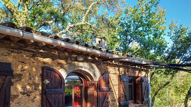 Outdoor dining - LE CABANON DANS LA FORET (La Garde-Freinet)