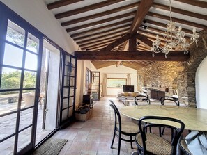 Outdoor dining - VILLA LA SERGERIE DANS LA FORET (La Garde-Freinet)