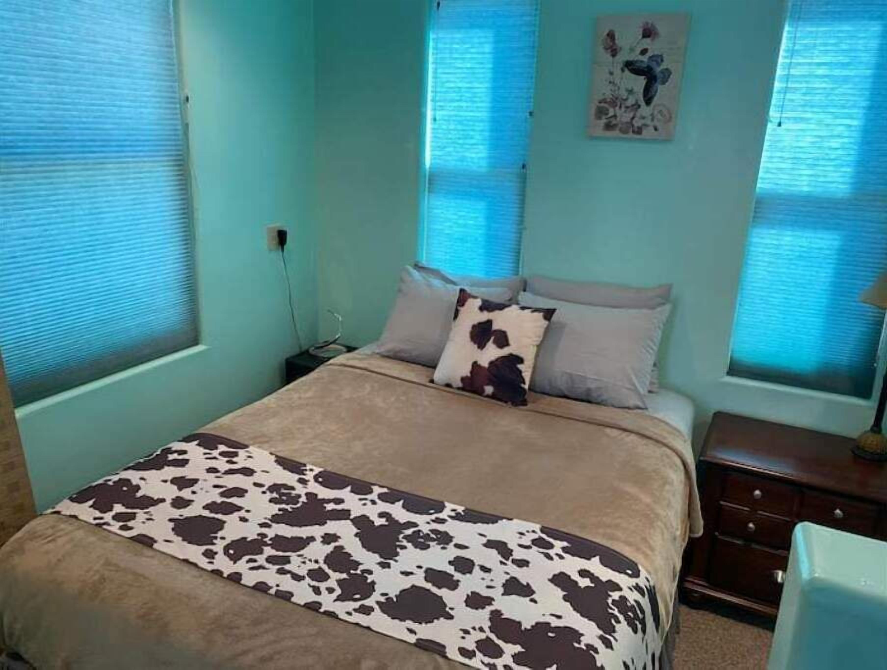 1 bedroom, iron/ironing board, travel crib, free WiFi