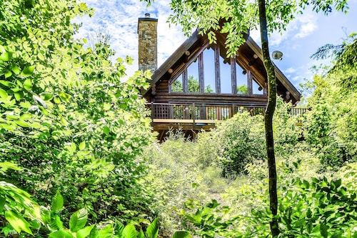 Chalet Boreal - Private Hot Tub, Lake, Kayaks, Pool Table, Incredible Retreat!