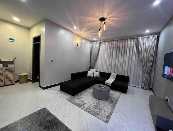 Living area - Fall House (Kyanja Kampala)