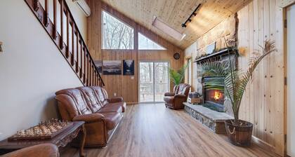 Raccoon House & Spa. Scandinavian style retreat w/ sauna and hot tub.