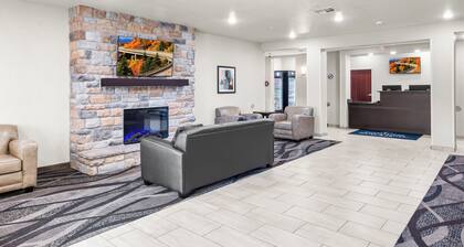 Cobblestone Hotel & Suites - Denmark/Green Bay