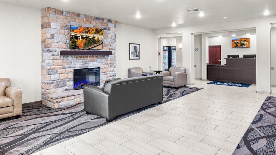 Cobblestone Hotel & Suites - Denmark/Green Bay