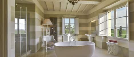 Dusche, Haartrockner, Bidet