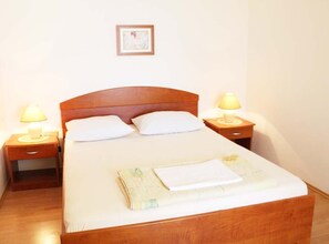 2 bedrooms, internet, bed sheets