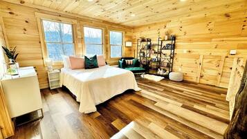 5 bedrooms, iron/ironing board, Internet, bed sheets