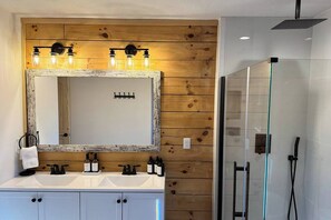 Hair dryer, towels - Moksha Retreat - A-Frame|Mtn Views|Hot Tub|King Ensuites (Black Mountain)