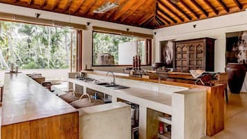 Fridge, stovetop, coffee/tea maker, toaster