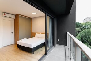 Arvo 85 room | Cortinas blackout, ferros/tábuas de passar roupa, Wi-Fi de cortesia