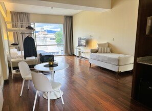 Habitación doble superior | Edredón, camas con pillow-top y minibar 