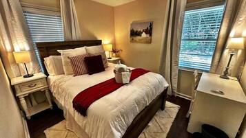 3 bedrooms, desk, iron/ironing board, travel cot