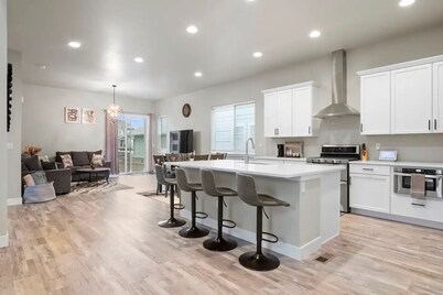 Brand New Home Near Airport!

