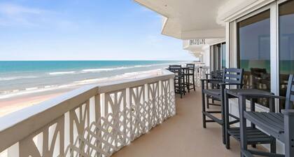 Scenic ocean front condo - panoramic views, walk out to beach!