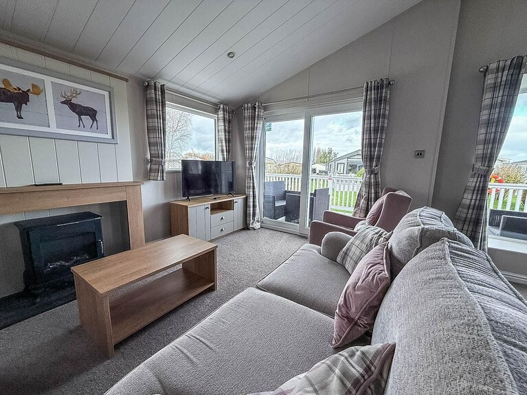 Beautiful Lodge With Decking In Hunstanton At Manor Park Ref 23195k - Norfolk