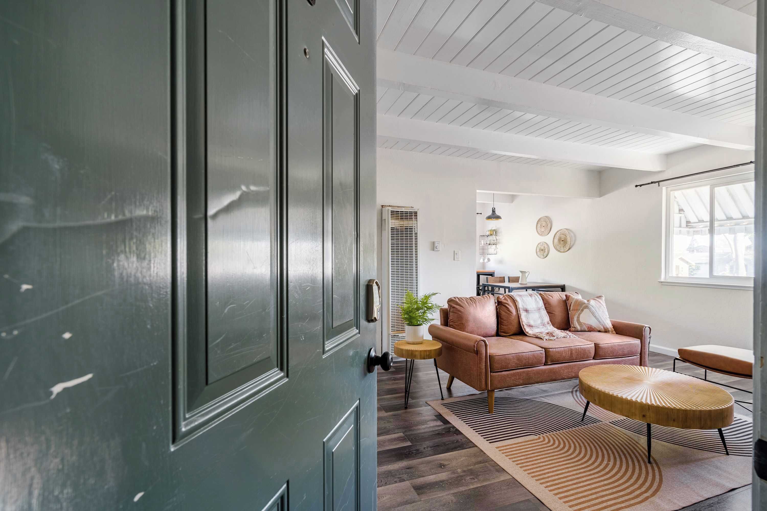 Televisión y oficina 