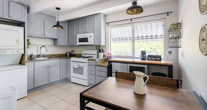 Chic Abode In Central Berkley