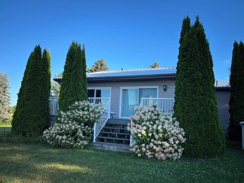 Inviting 1 Bedroom Fully Furnished smoke-free Guest House