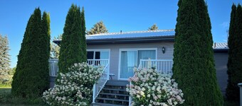 Inviting 1 Bedroom Fully Furnished smoke-free Guest House 